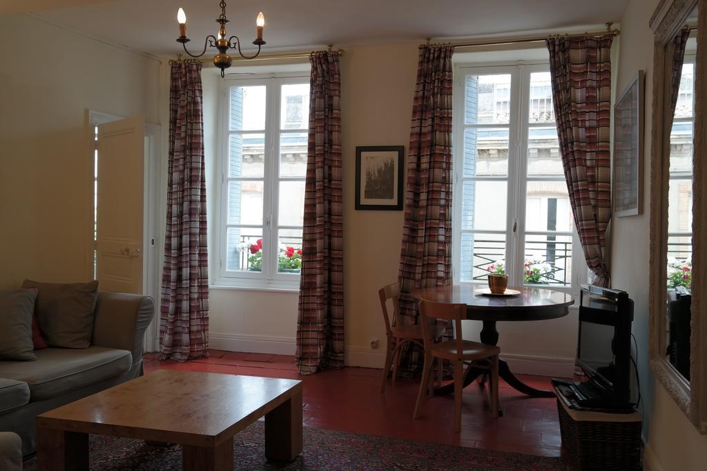 Penthouse Apartment Overlooking Place Carnot 카르카손 외부 사진